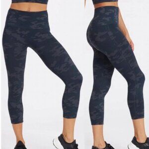Spanx Look At Me Now seamless leggings black camo capri length